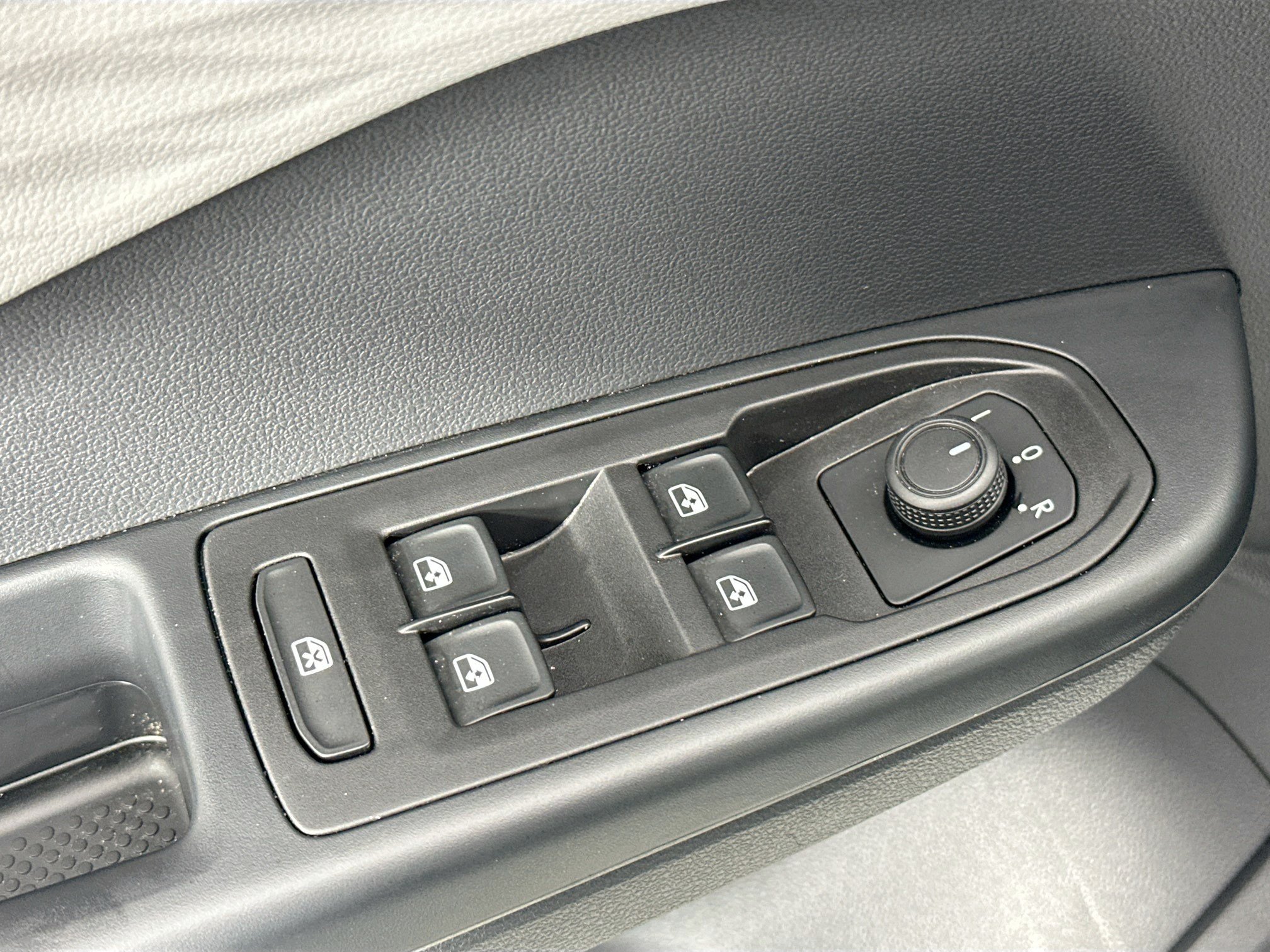 Used 2023 Volkswagen Taos S FWD image 17