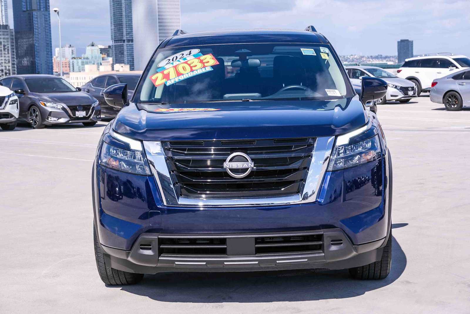 Used 2024 Nissan Pathfinder SV FWD image 2