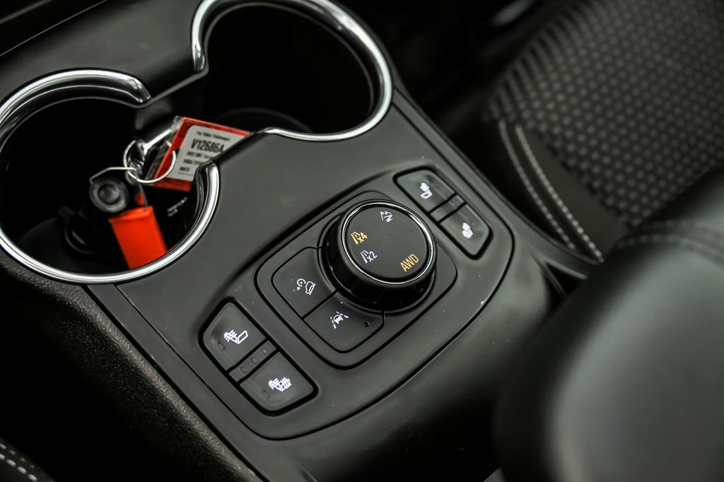 Used 2022 GMC Terrain SLE w/ Driver Convenience Package image 24