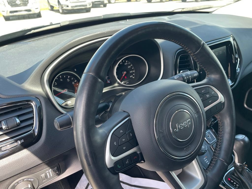 Used 2018 Jeep Compass Limited AWD/4WD image 11