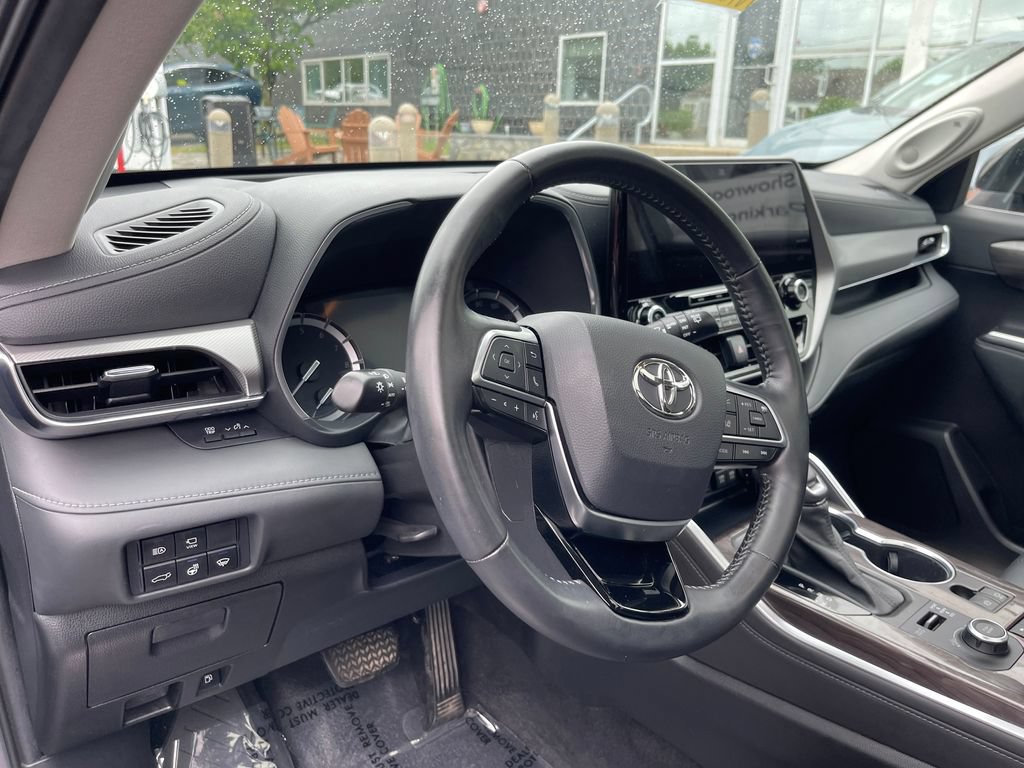 Used 2021 Toyota Highlander Platinum AWD/4WD image 10