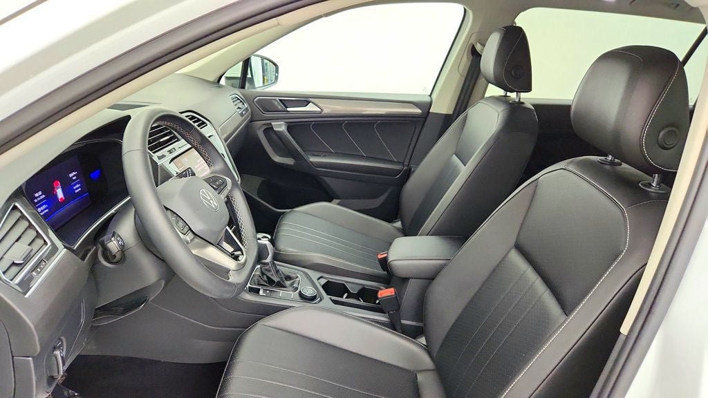 Used 2022 Volkswagen Tiguan SE w/ Panoramic Sunroof Package AWD/4WD image 19