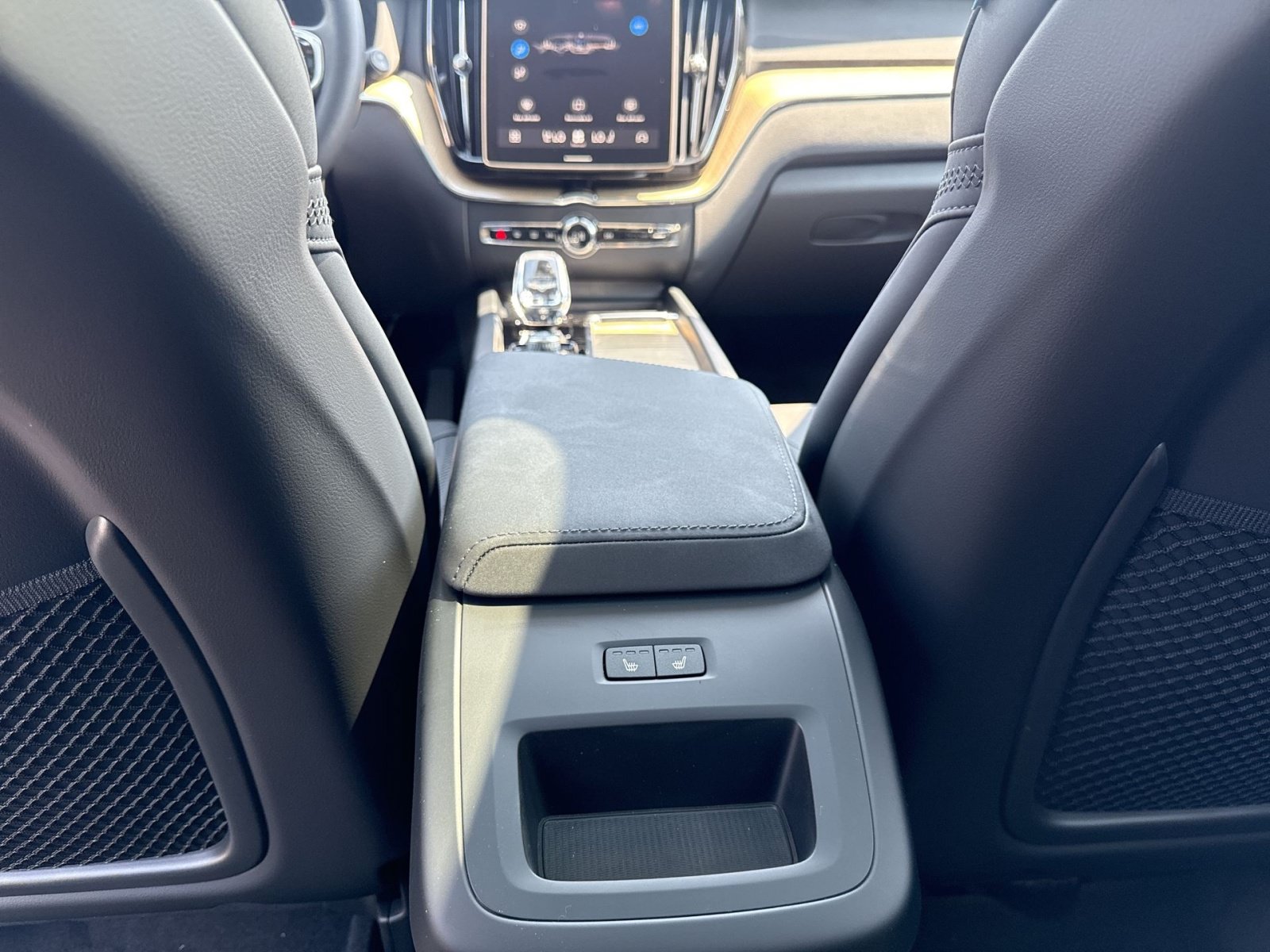 New 2026 Volvo XC60 B5 Plus w/ Protection Package Premier AWD/4WD image 23