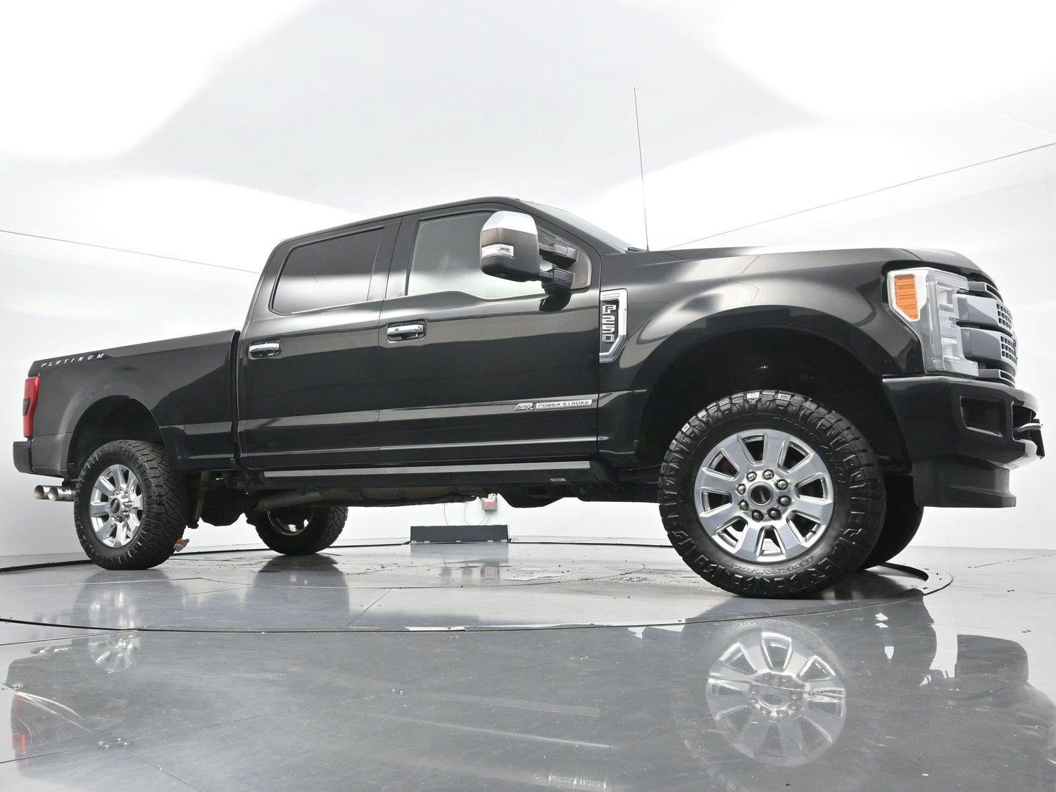 Used 2017 Ford F250 Platinum w/ Platinum Ultimate Package AWD/4WD image 47