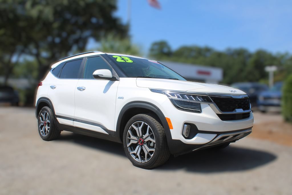 Certified 2023 Kia Seltos SX w/ SX Sunroof Package AWD/4WD image 3