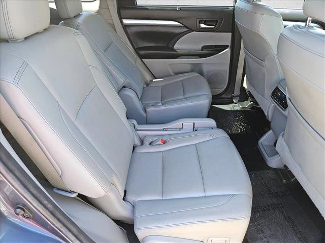 Used 2018 Toyota Highlander XLE image 26