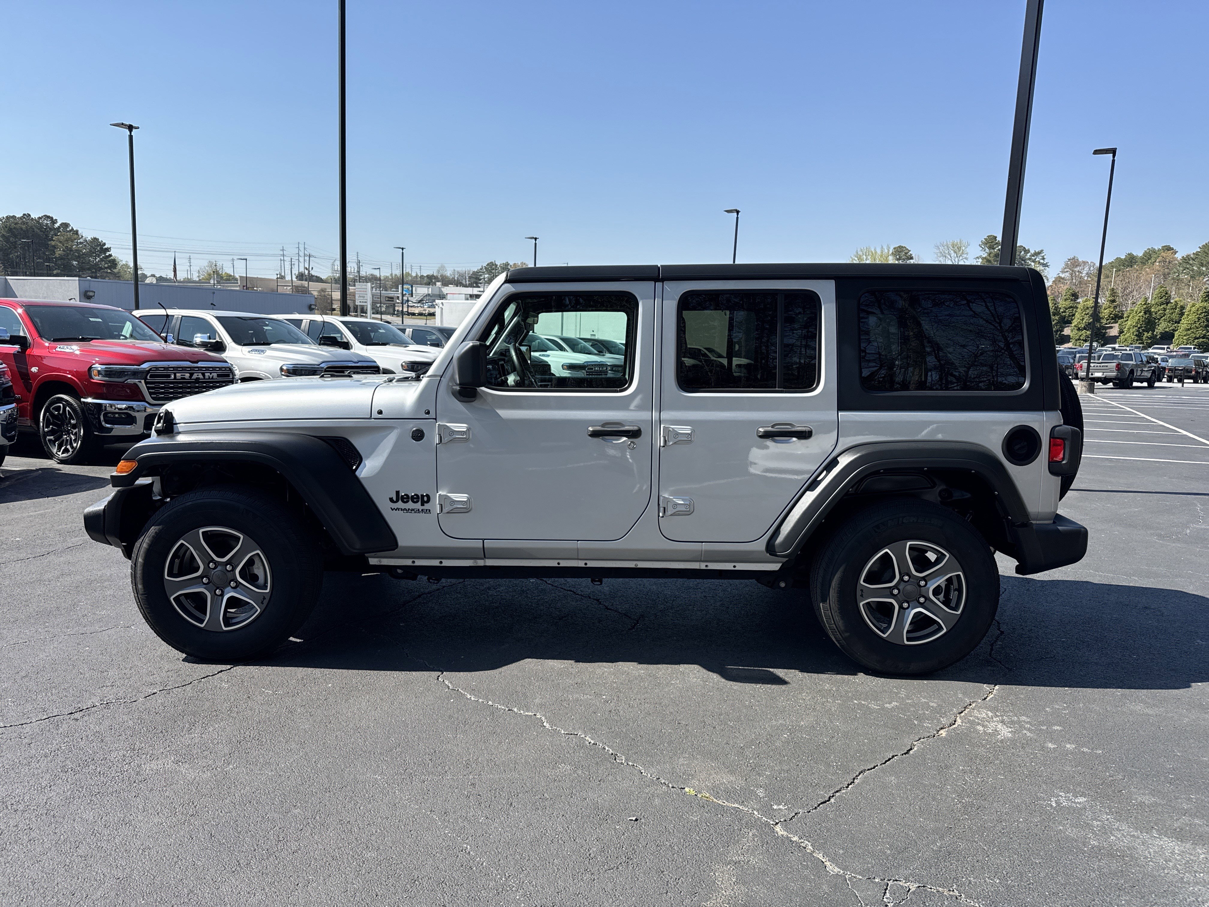 Used 2022 Jeep Wrangler Unlimited Sport AWD/4WD image 4