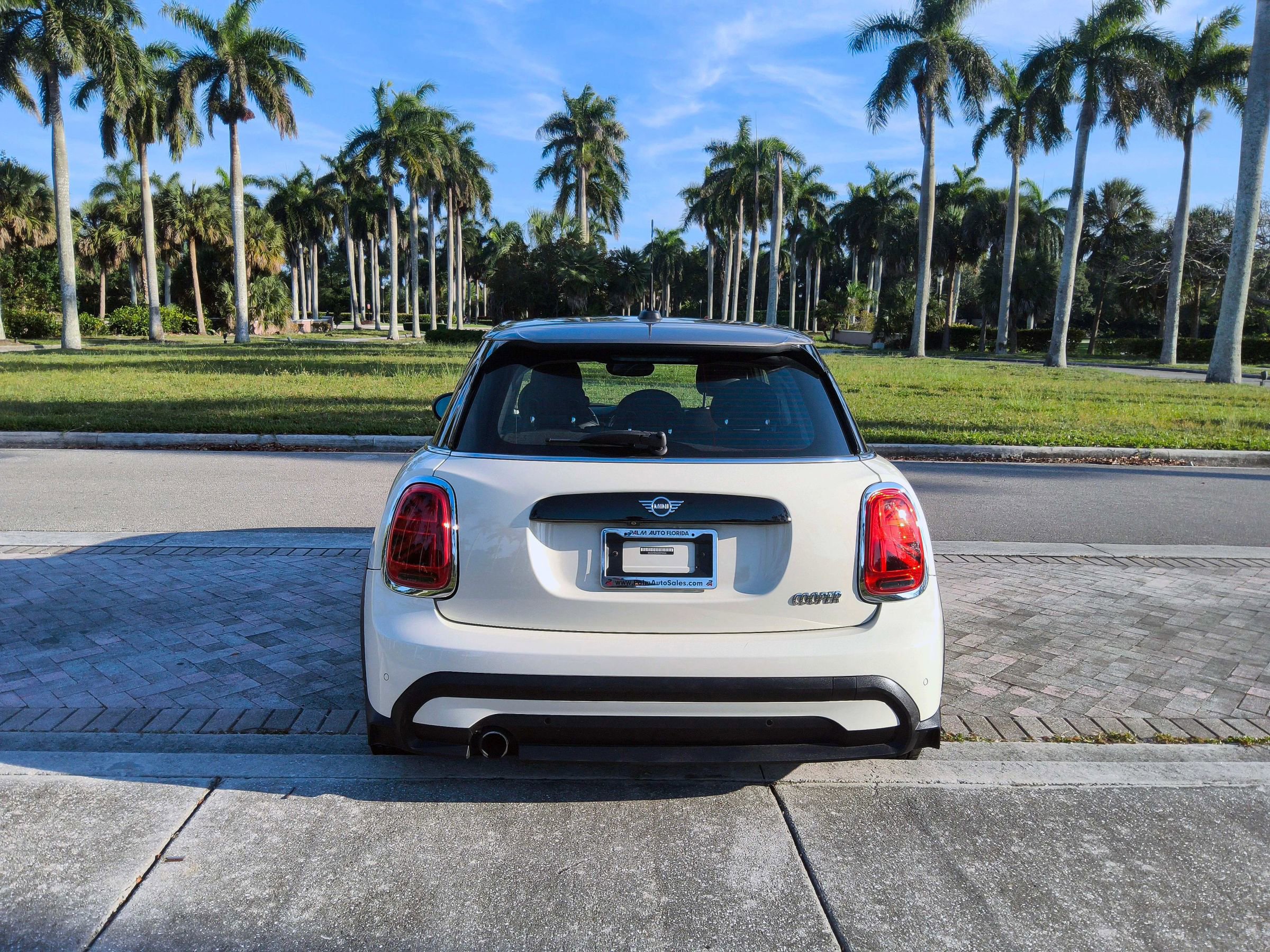 Used 2023 MINI Cooper 4-Door Hardtop FWD image 17