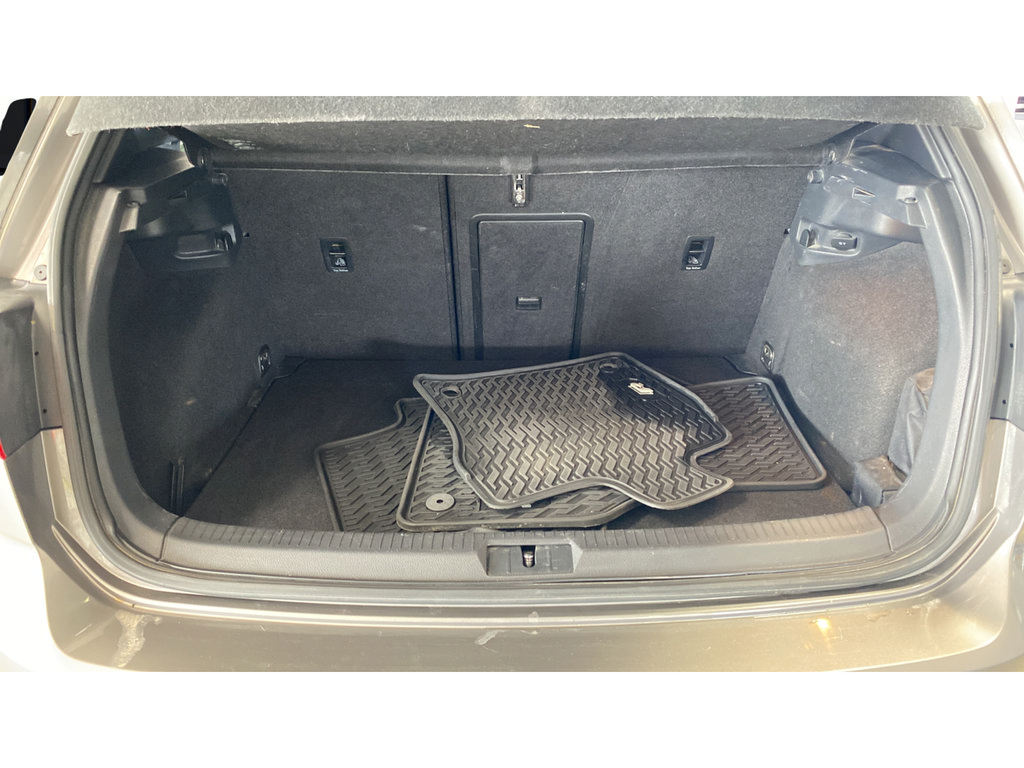 Used 2015 Volkswagen Golf R 4-Door AWD/4WD image 24