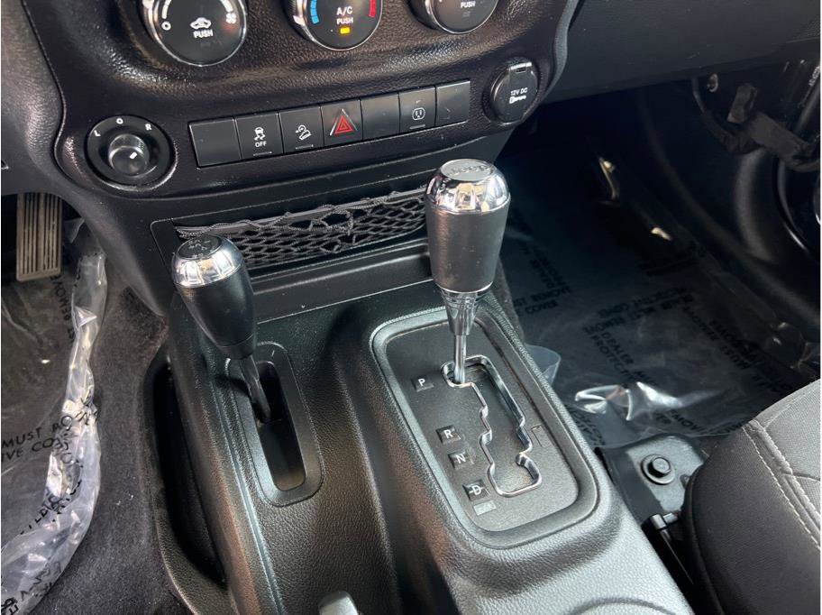 Used 2017 Jeep Wrangler Unlimited Sahara image 11