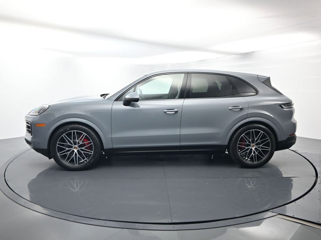 Used 2025 Porsche Cayenne S image 2