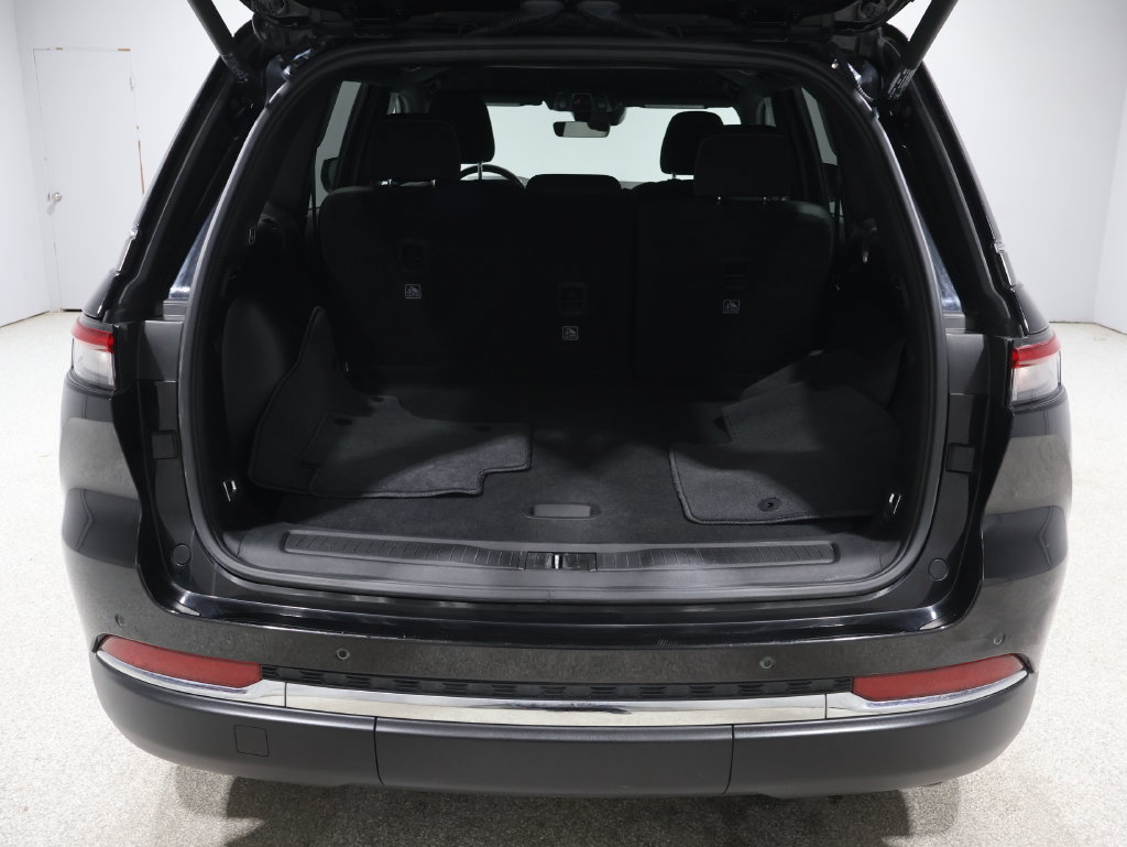 Used 2025 Jeep Grand Cherokee Laredo w/ Luxury Tech Group I AWD/4WD image 19
