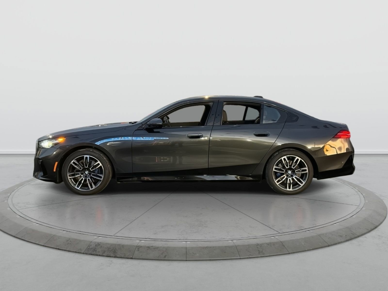 Used 2026 BMW 530i xDrive image 4