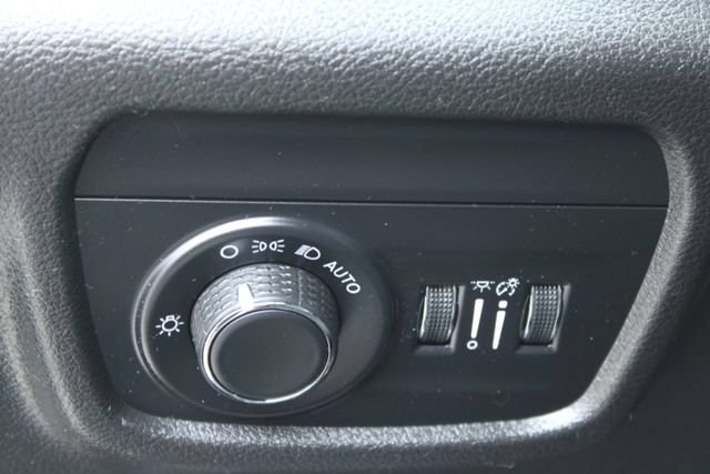Used 2023 Jeep Grand Cherokee L Laredo w/ Luxury Tech Group I RWD image 13