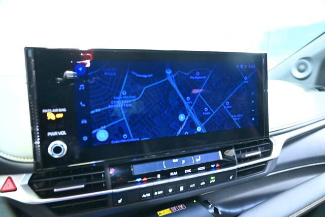 Used 2025 Toyota Sienna XLE Woodland Edition image 34