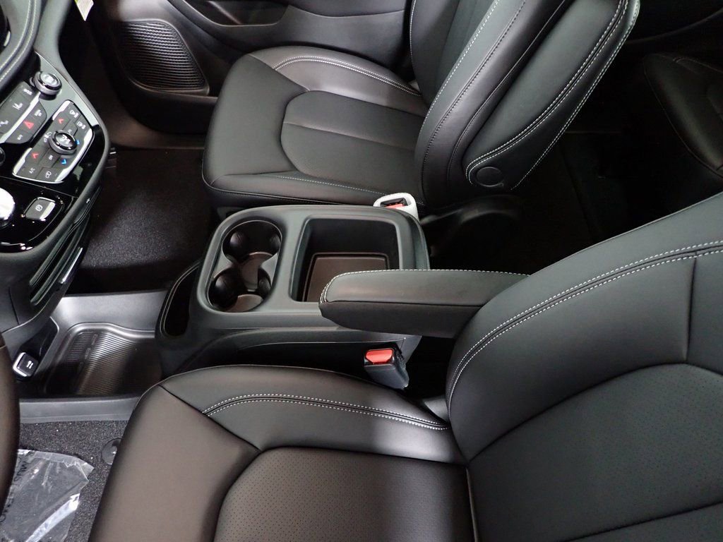 New 2026 Chrysler Pacifica Select w/ S Appearance Package image 25
