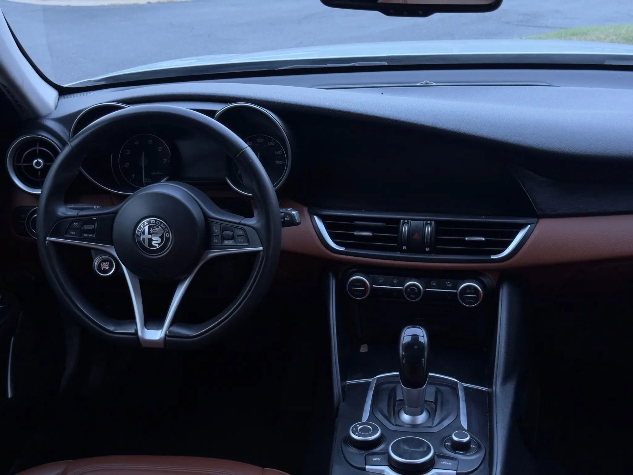 Used 2019 Alfa Romeo Giulia AWD image 25