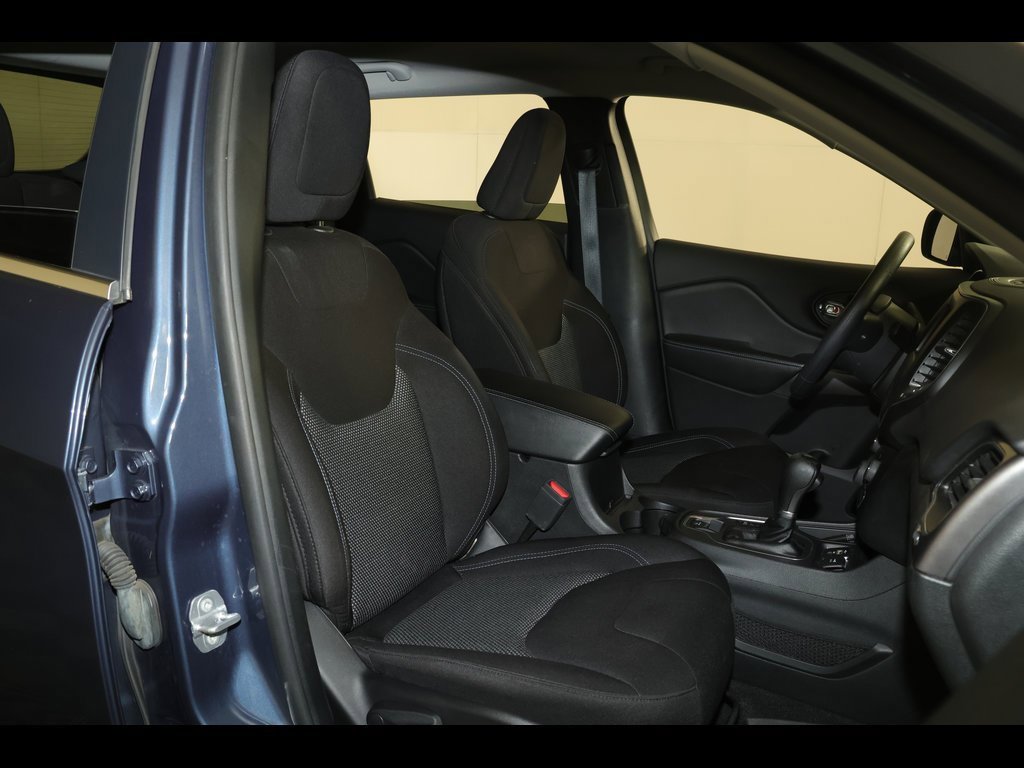 Used 2019 Jeep Cherokee Latitude w/ Popular Appearance Group image 26