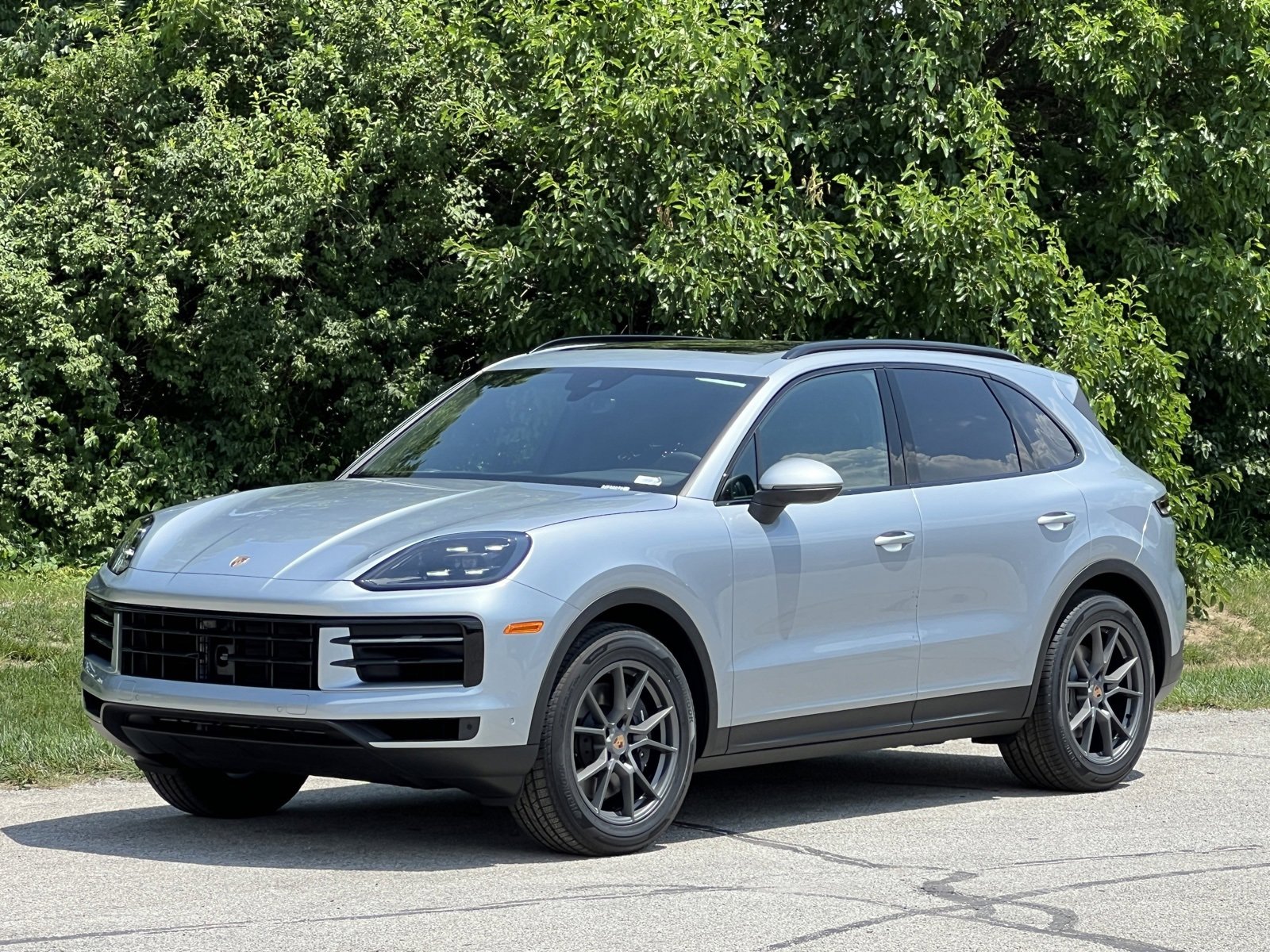 New 2025 Porsche Cayenne image 1