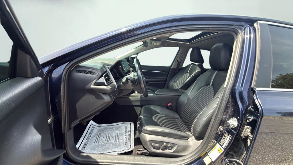 Used 2021 Toyota Camry SE w/ Cold Weather Package FWD image 21