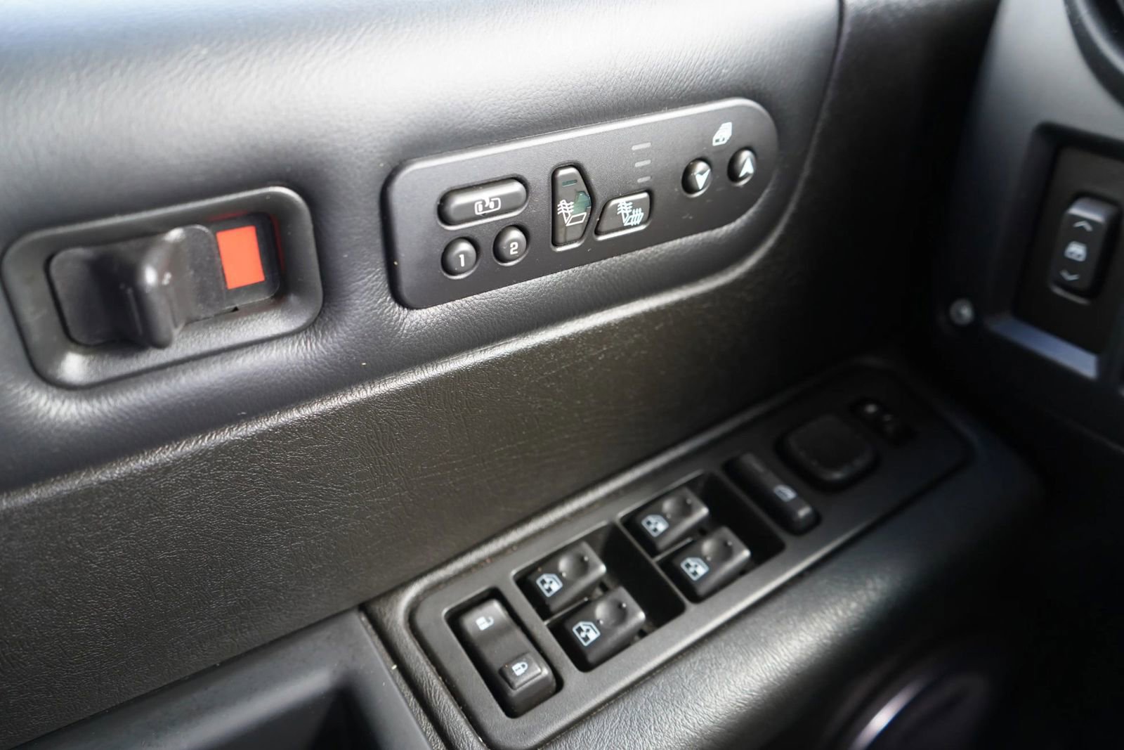 Used 2005 HUMMER H2 SUT w/ Preferred Equipment Group image 16