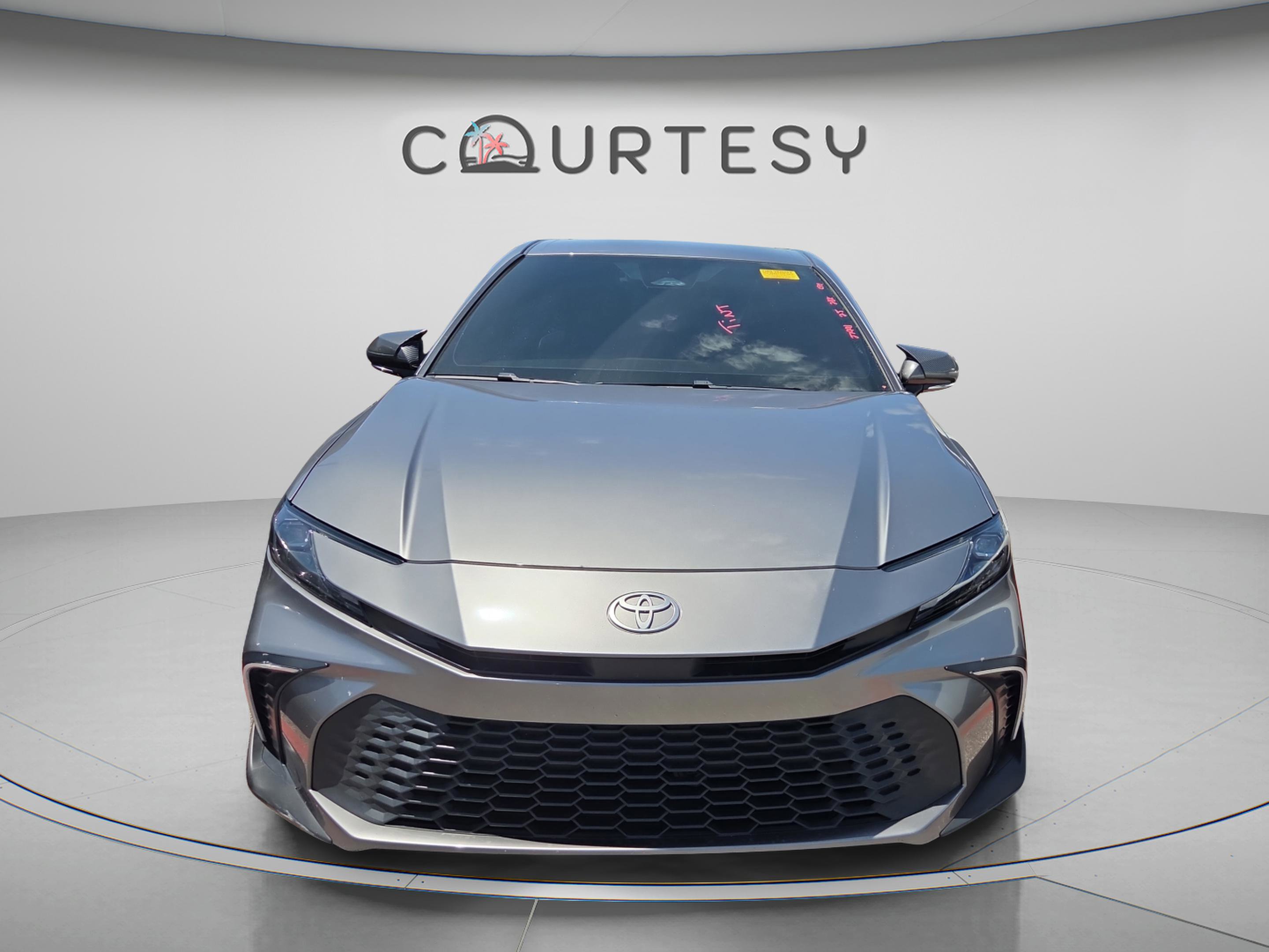 Used 2025 Toyota Camry SE w/ Convenience Package image 5