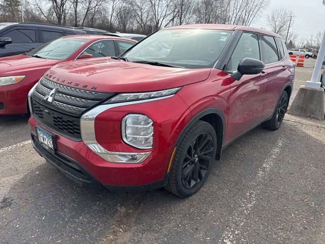Used 2023 Mitsubishi Outlander SE Black Edition image 3