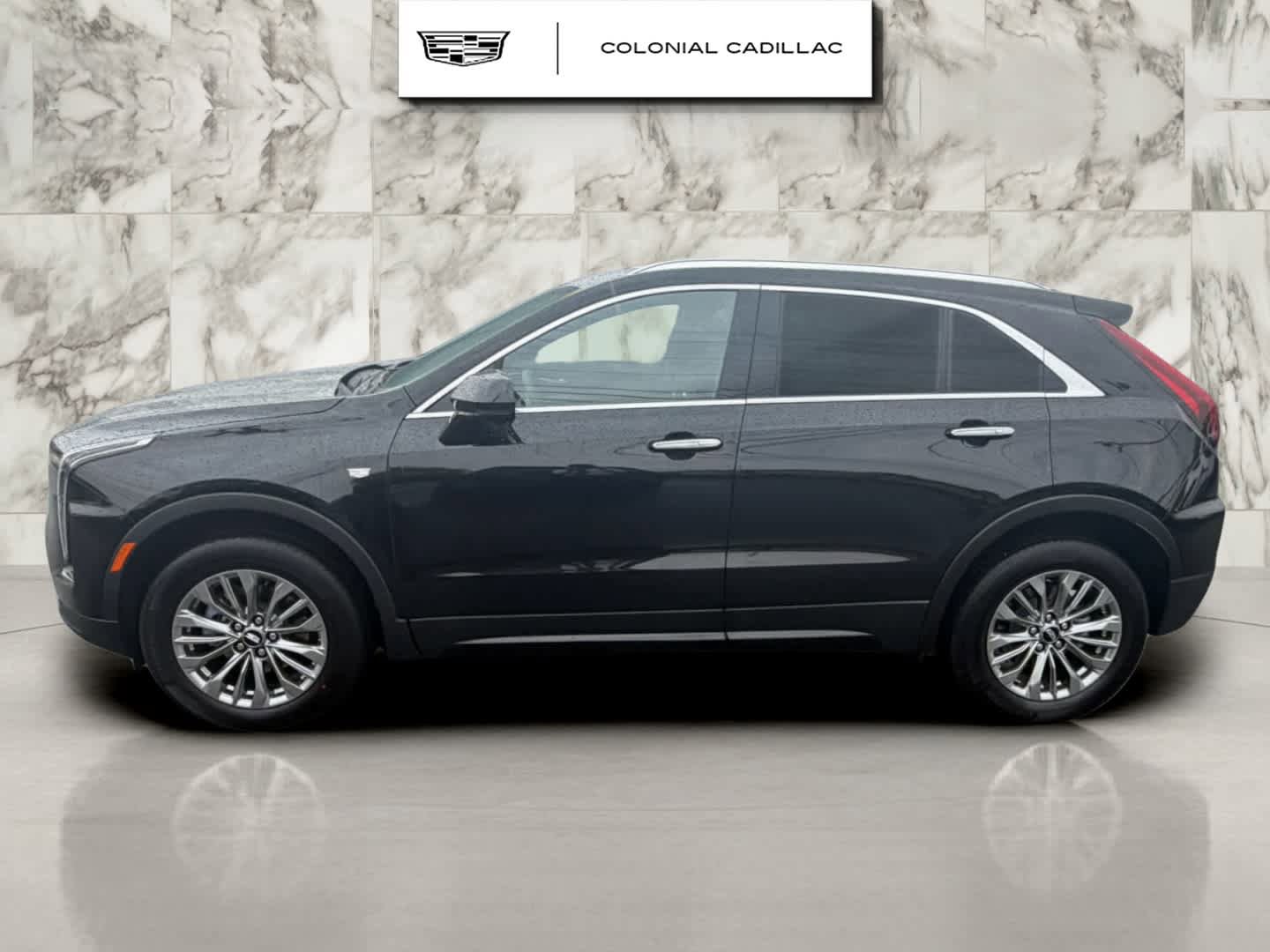 Used 2025 Cadillac XT4 Premium Luxury AWD/4WD image 2