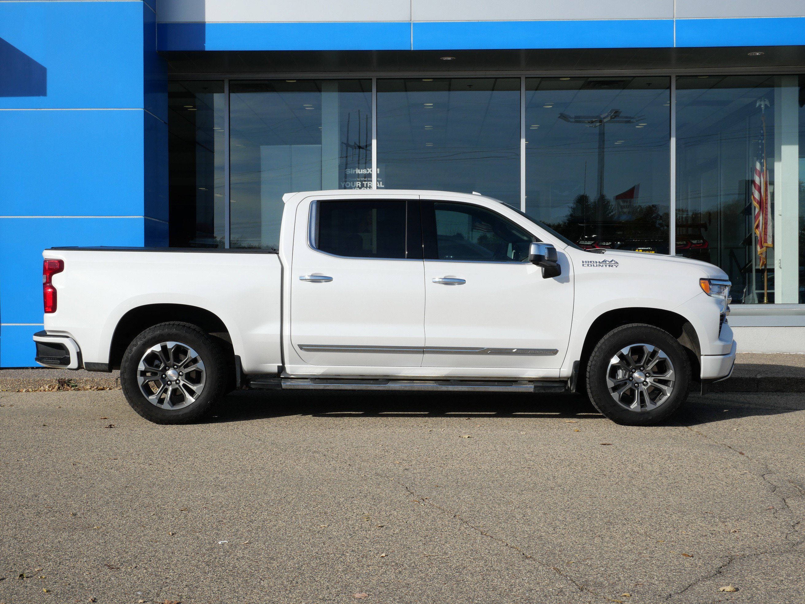 Used 2024 Chevrolet Silverado 1500 High Country w/ Technology Package image 2