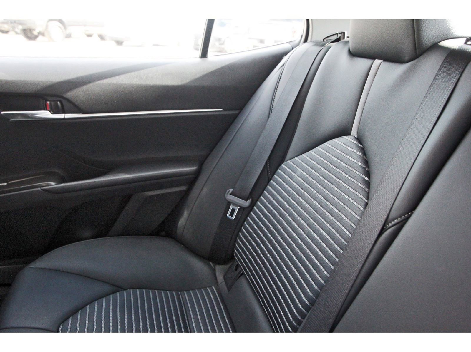 Used 2024 Toyota Camry SE image 14