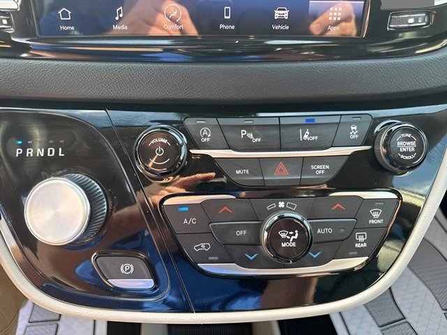 Used 2024 Chrysler Pacifica Touring-L image 24