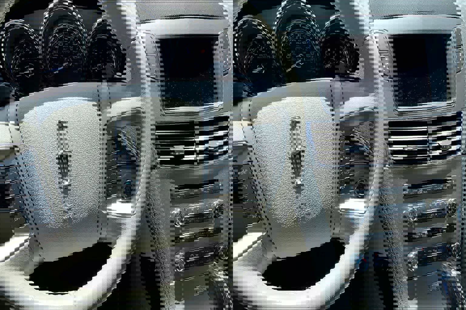 Used 2010 Lincoln MKT 2WD image 25