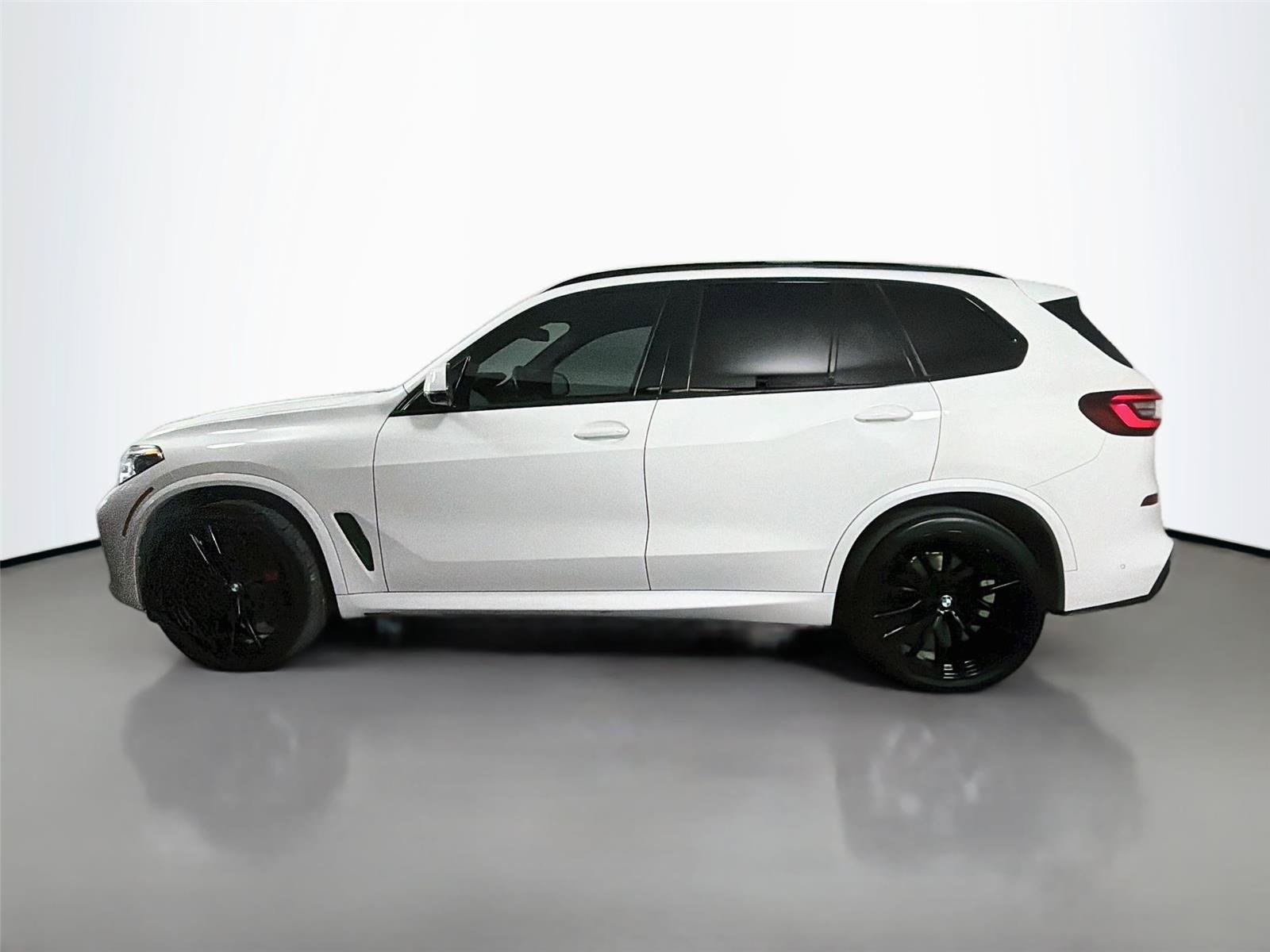 Used 2022 BMW X5 xDrive40i w/ M Sport Package AWD/4WD image 8