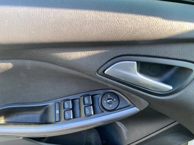 Used 2014 Ford Focus Titanium FWD image 25