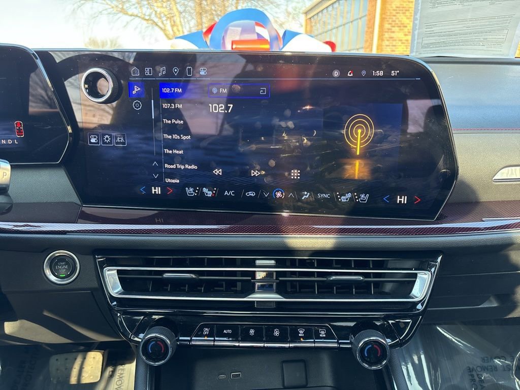 Used 2024 Chevrolet Traverse RS image 32