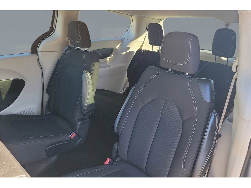 Used 2023 Chrysler Voyager LX image 17