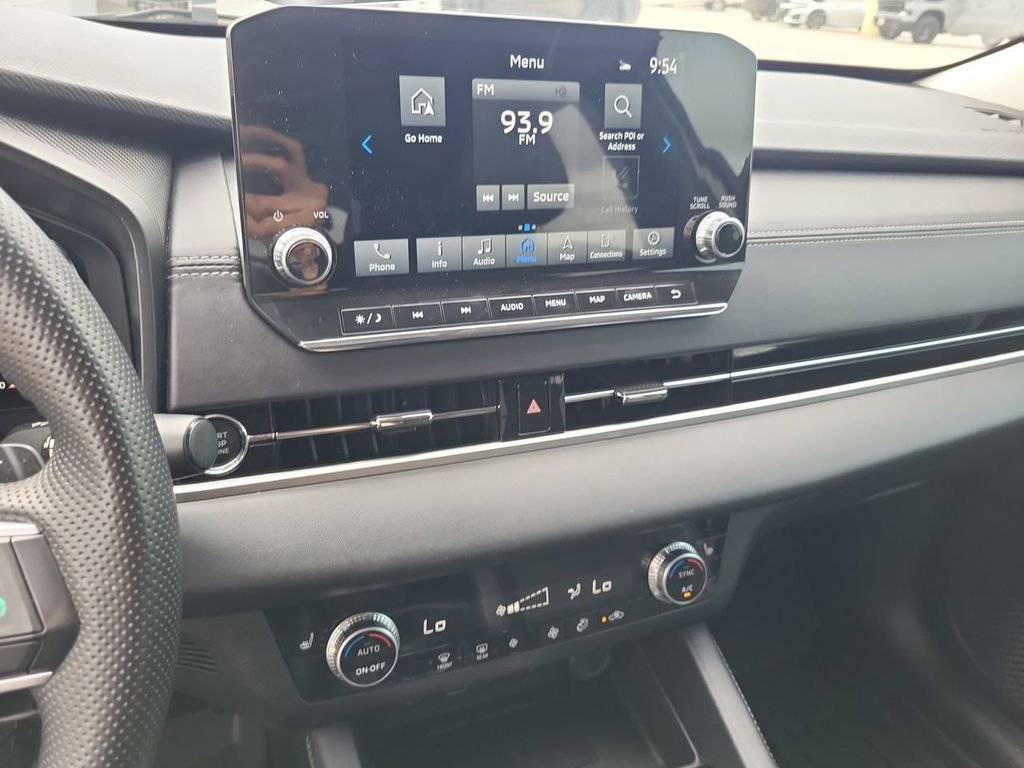 Used 2024 Mitsubishi Outlander FWD image 12