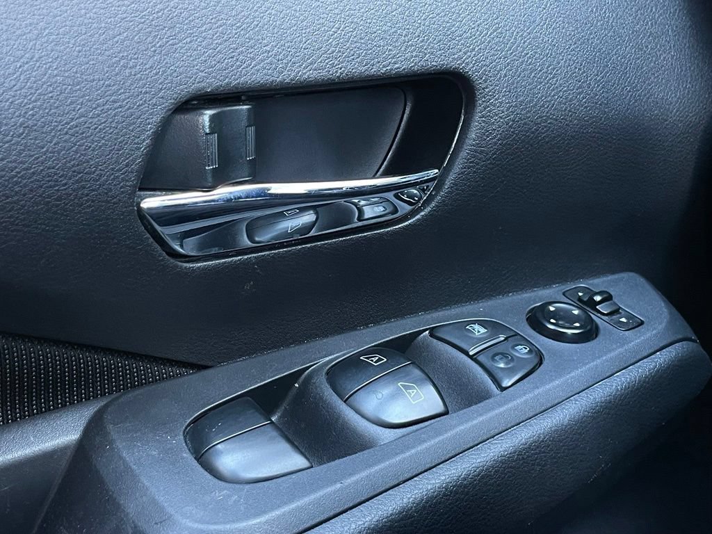 Used 2023 Nissan Kicks SV FWD image 13