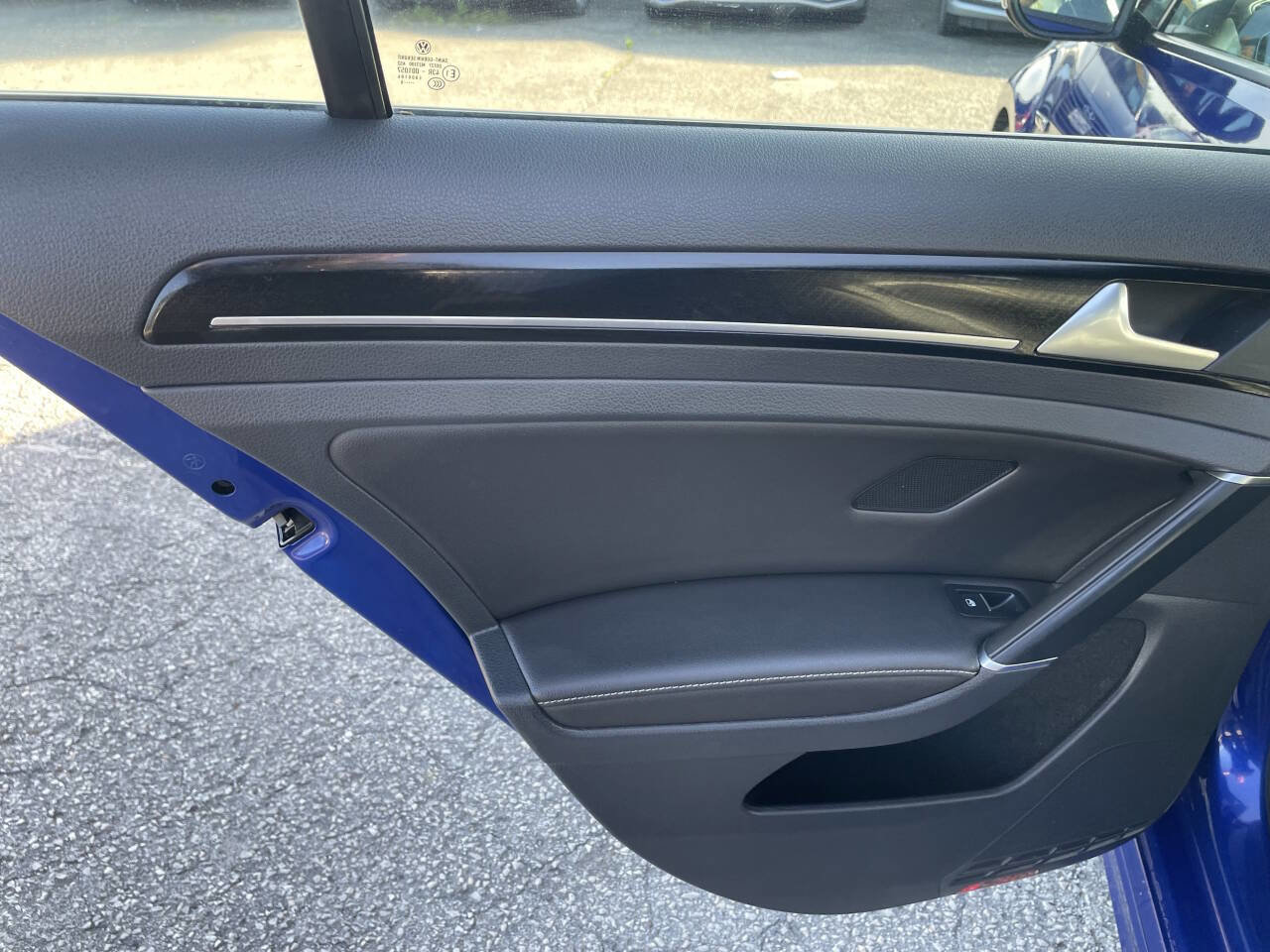 Used 2016 Volkswagen Golf 4-Door image 20