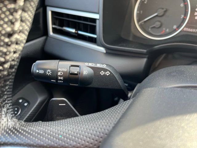 Used 2023 Mitsubishi Outlander SE image 16