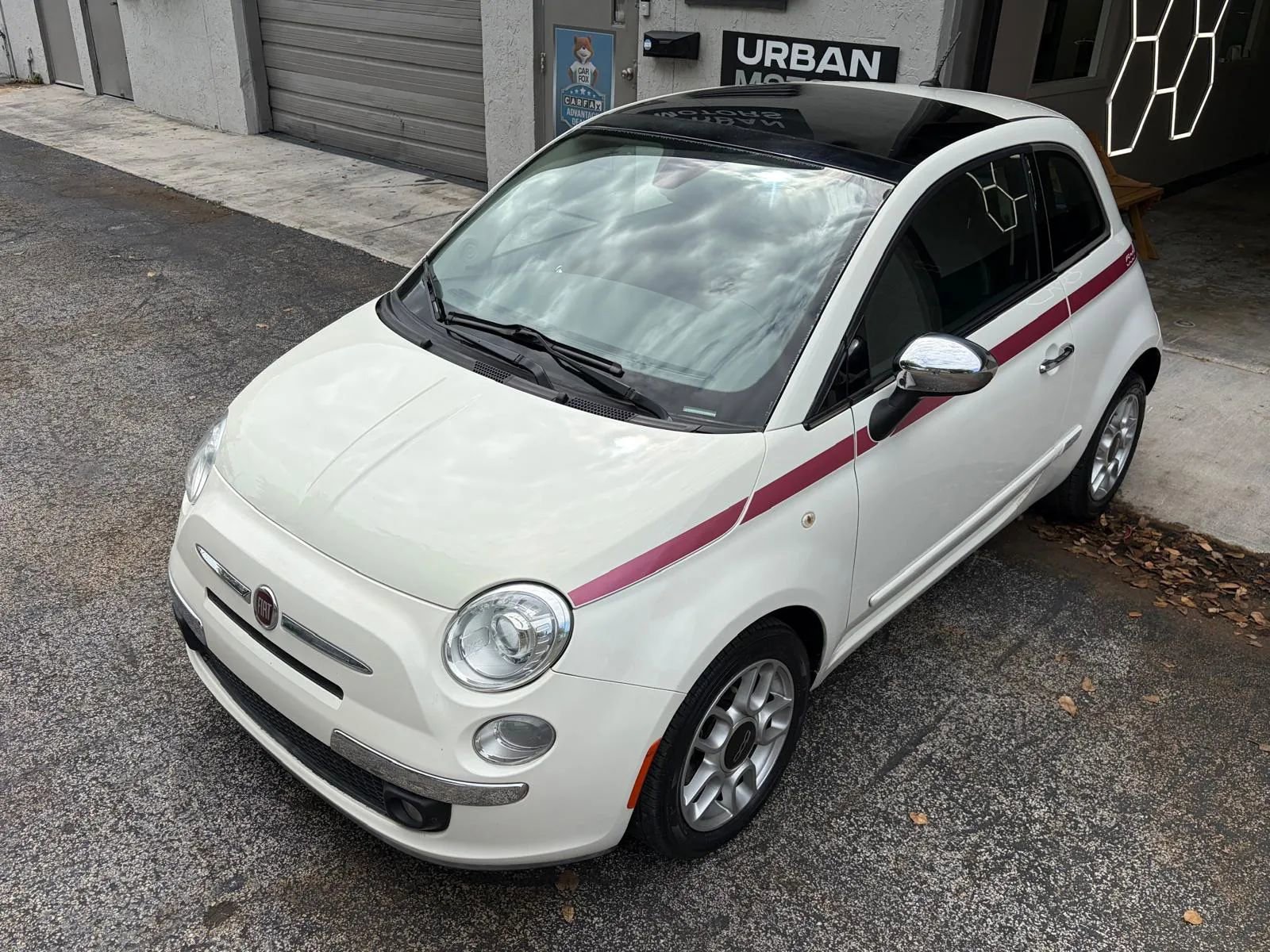 Used 2012 FIAT 500 Lounge w/ Pink Ribbon Special Edition image 3