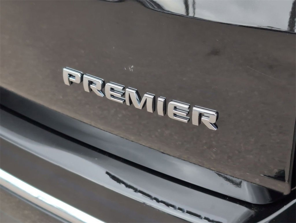 Used 2023 Chevrolet Traverse Premier image 32