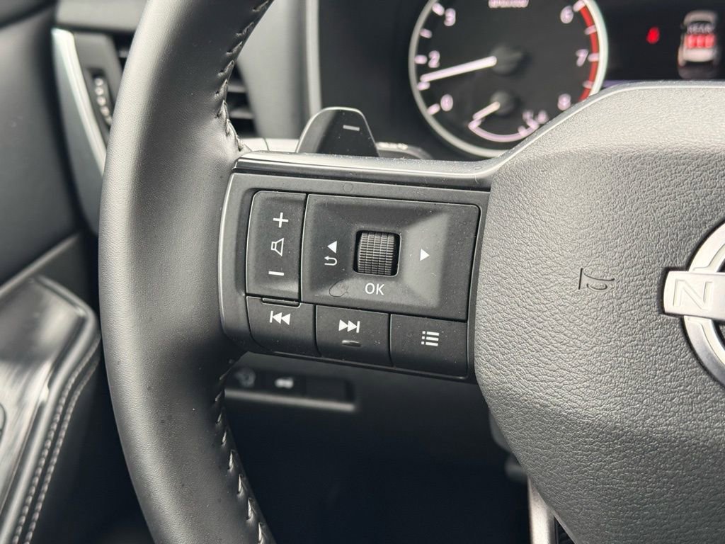 Used 2025 Nissan Rogue SV image 33