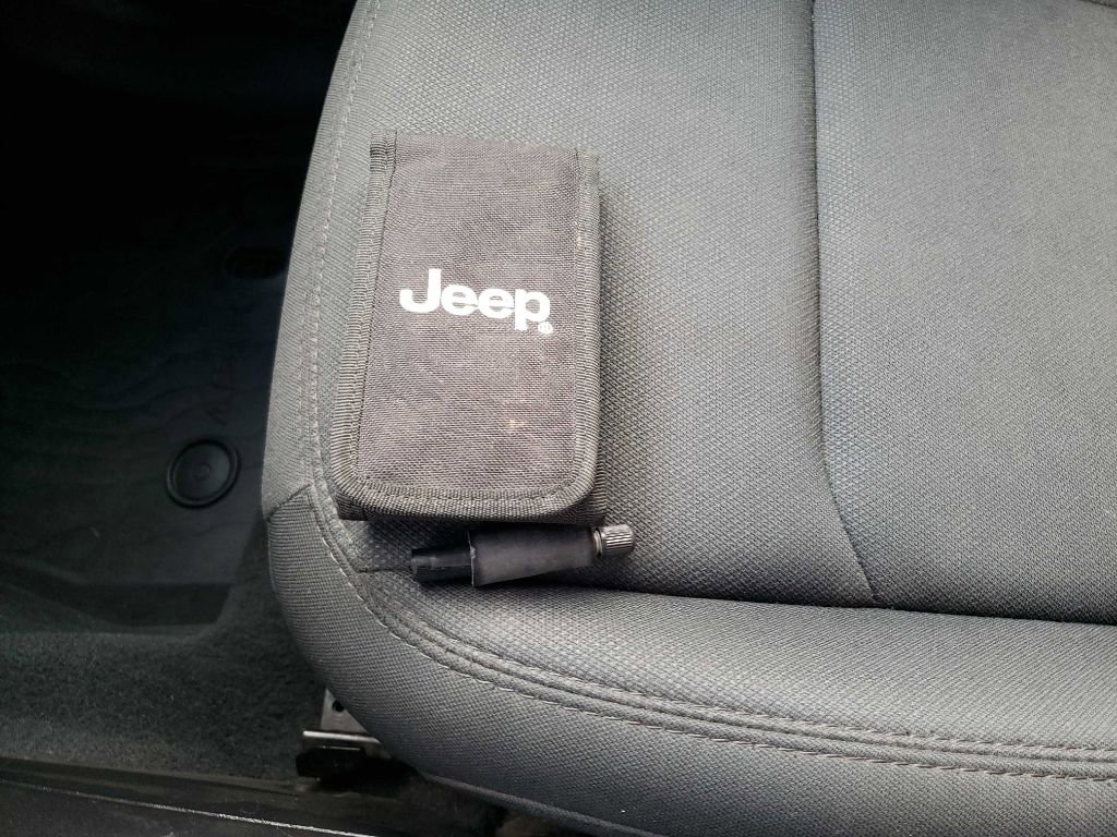 Used 2018 Jeep Wrangler Sport image 29