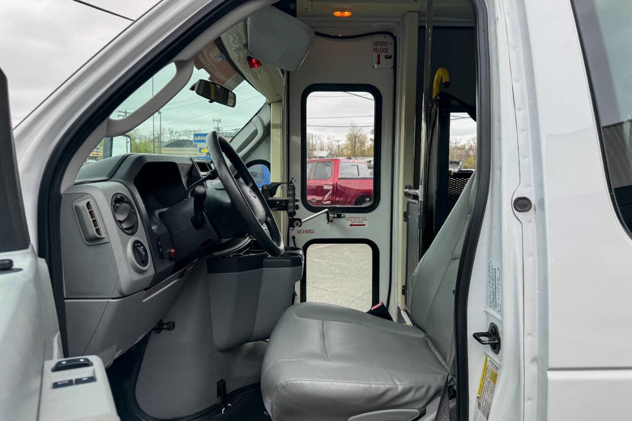 Used 2011 Ford E-350 and Econoline 350 Extended Super Duty w/ PWR Group RWD image 30