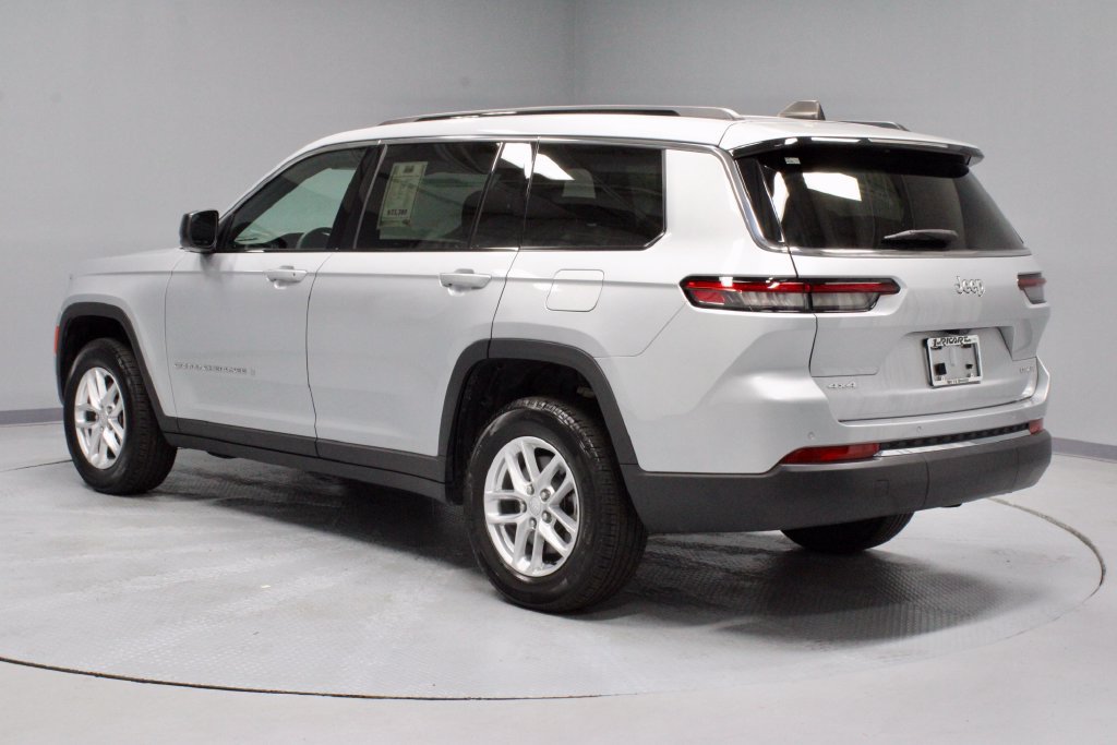 Used 2024 Jeep Grand Cherokee L Laredo AWD/4WD image 8