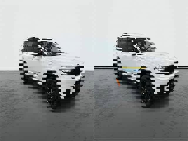 Used 2023 Jeep Grand Cherokee L Laredo image 5