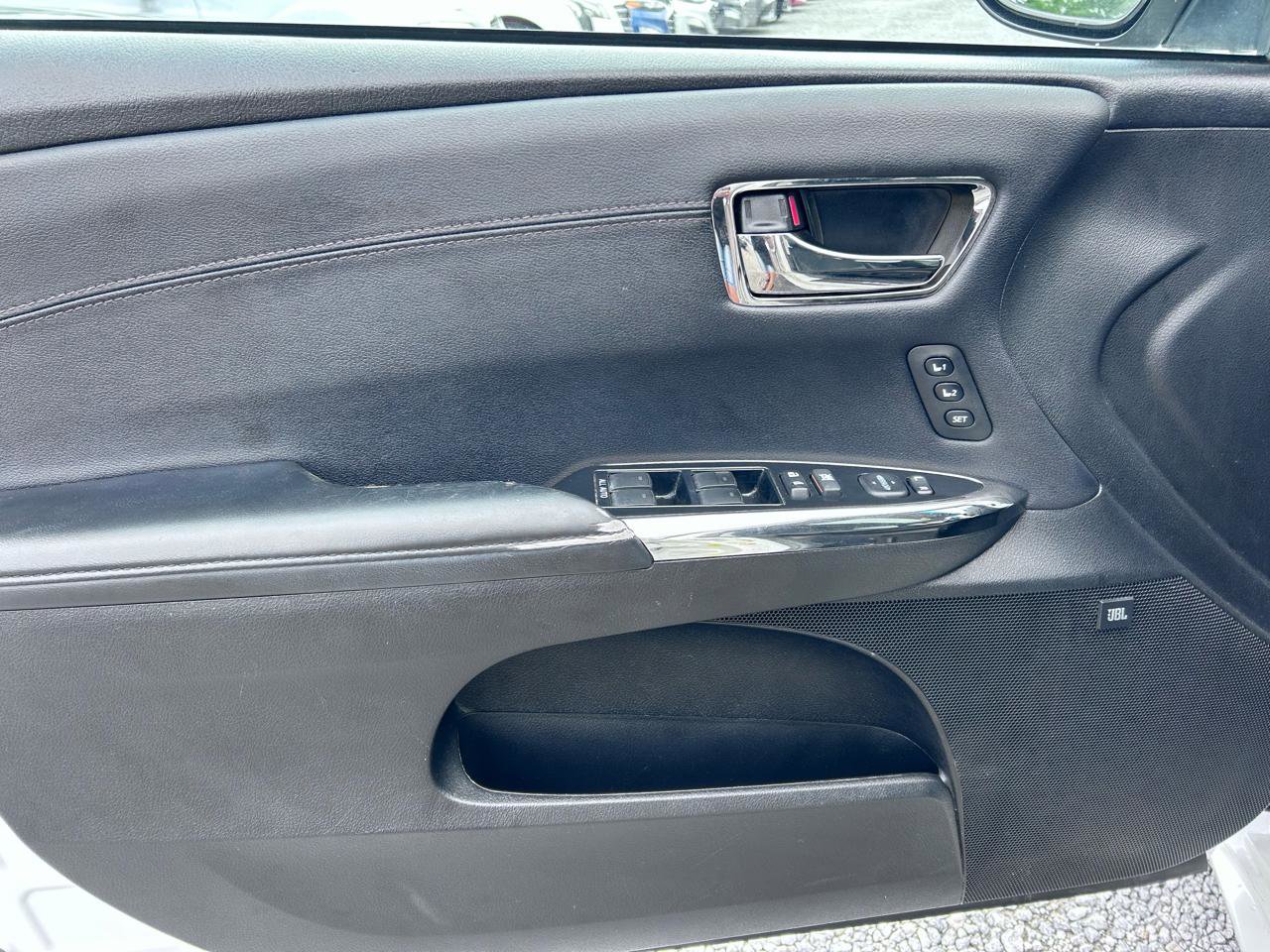 Used 2018 Toyota Avalon Limited FWD image 8