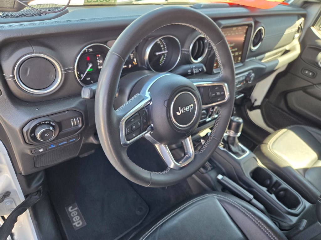 Used 2023 Jeep Wrangler Unlimited Sahara w/ Cold Weather Group AWD/4WD image 18