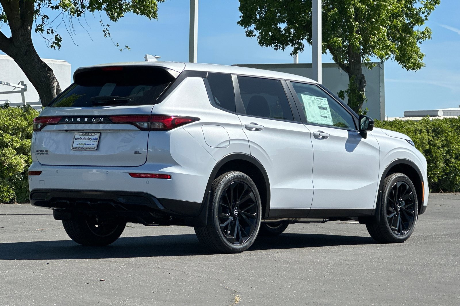 New 2026 Nissan Rogue SL image 4